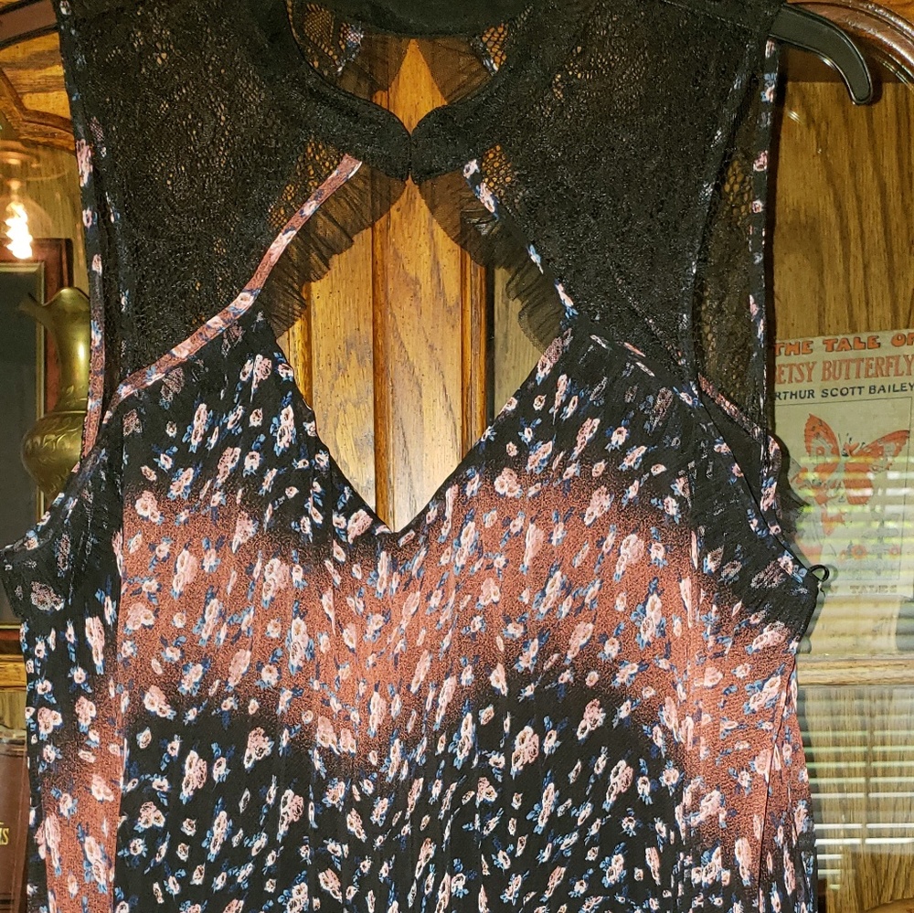 BCBG Lace French Pleat floral dress, Large